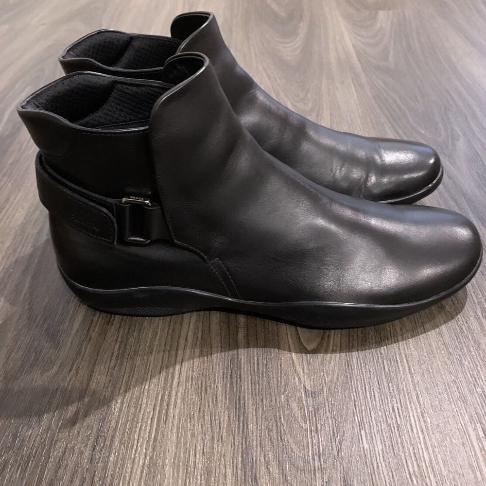 PRADA Mens Black Leather Boots Calzature Uomo 9.5 US T41904 Used W box